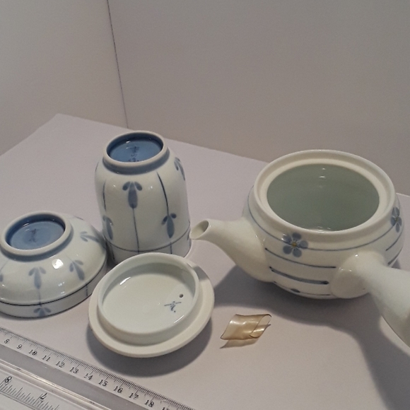 Asian Teapot with cup and saucer - Picture 6 of 6